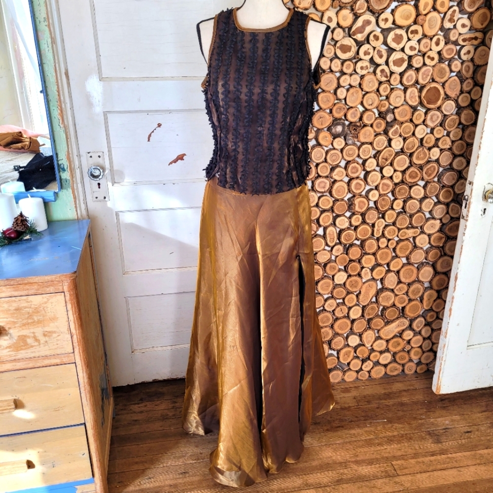 Jeffrey and Dara Evenings by Tom Barra Gold and Black 2Pc Skirt and Top Size 14